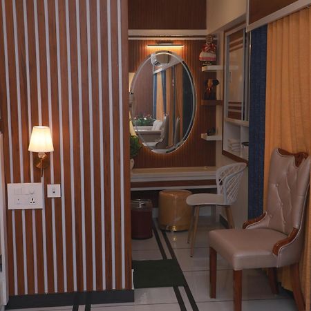 Excellency Airport Hotel Kochi Esterno foto