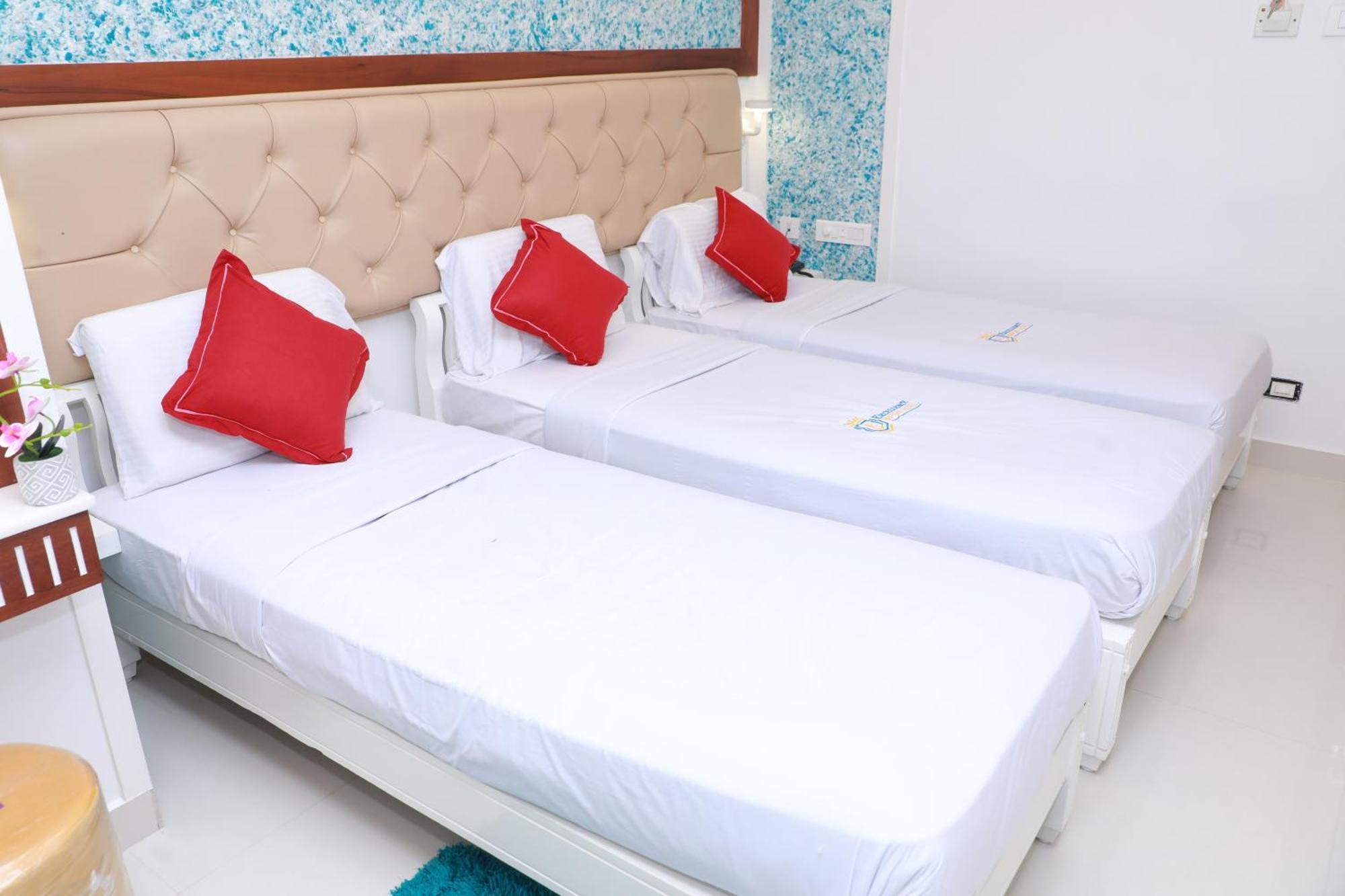 Excellency Airport Hotel Kochi Esterno foto