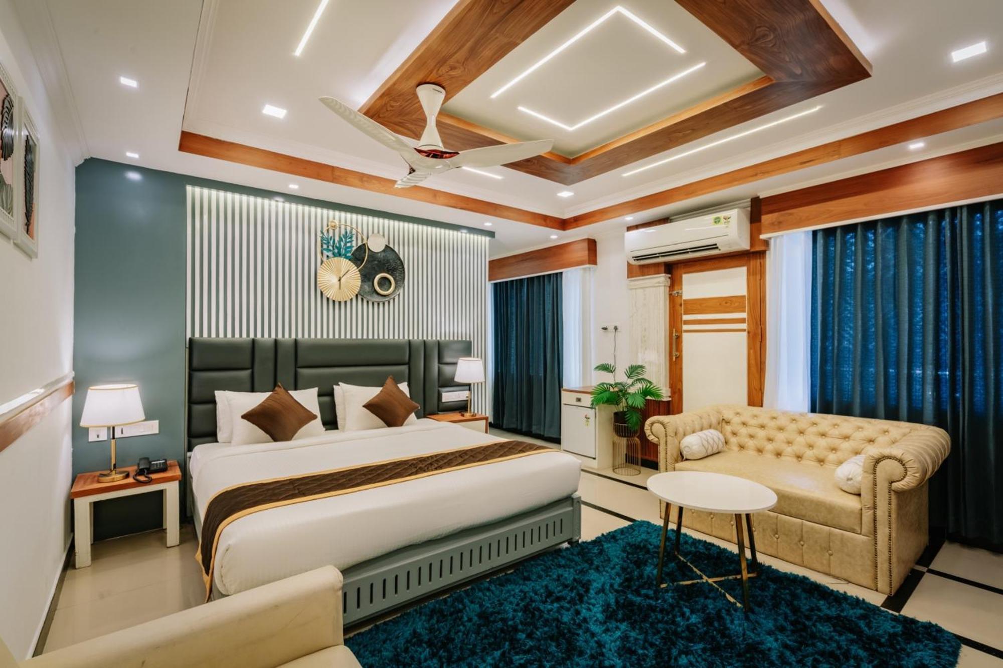 Excellency Airport Hotel Kochi Esterno foto